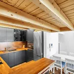 Sky View Family Apartament *