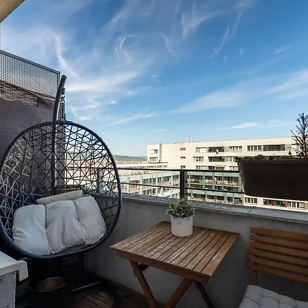 Апартаменты Sky View Family *
