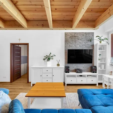 Апартаменты Sky View Family *